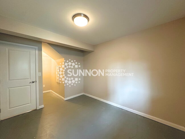 Building Photo - 3 Bedroom Townhome in Mountain Island