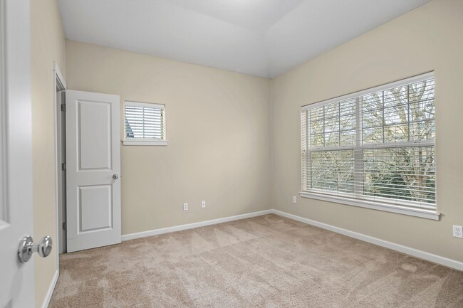 Building Photo - 3BD/2.5BTH in BEAVERTON!