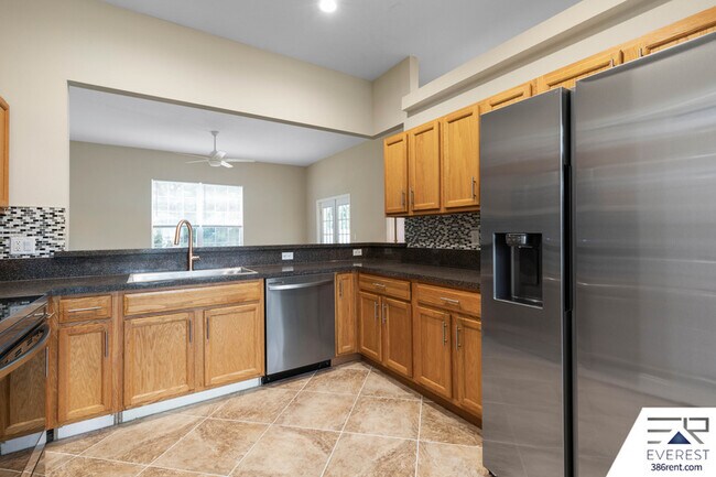 Building Photo - 25 Rainbrook Dr
