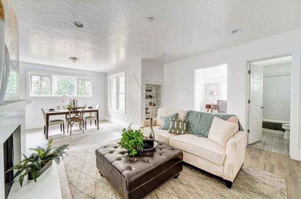 Livingroom - 2689 Highland Dr