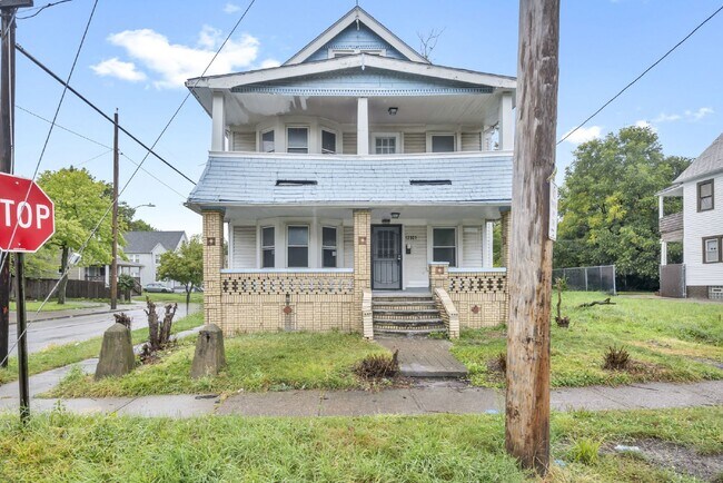 Building Photo - Newly renovated 4 bedroom HALF OFF MAY RENT