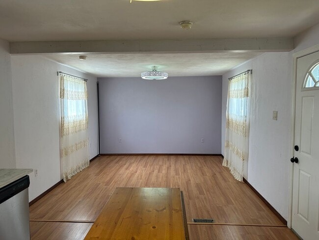 Building Photo - 2 Bedrooms 1 bath home for RENT