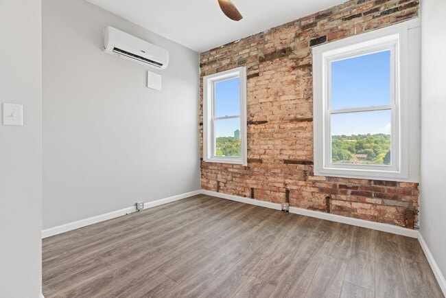 Building Photo - 928 Morningside Ave