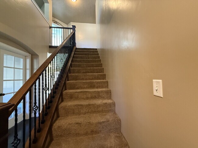 Building Photo - 824 Meadow Marsh Dr