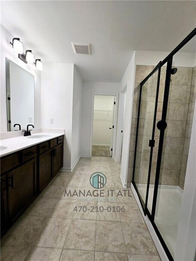 Building Photo - Beautiful End-Unit three-story townhome in Tucker
