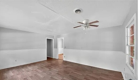 Building Photo - 704 Valleyview Dr