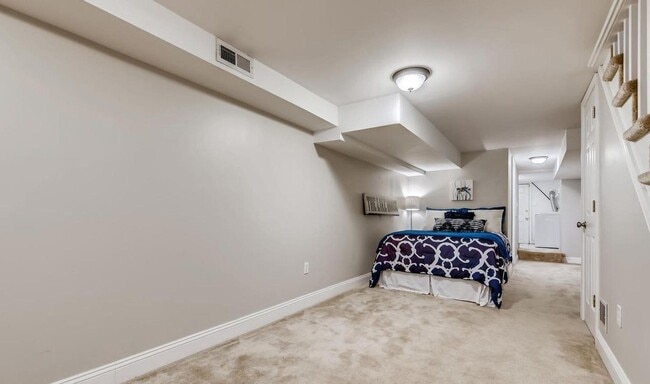 Building Photo - Charming 3 Bedroom/2.5 Bathroom Townhome with Finished Basement in Canton, MD!