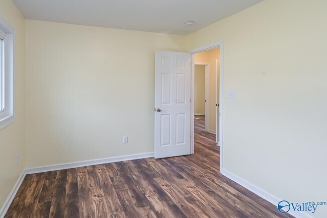 Building Photo - 2423 Medaris Rd NW