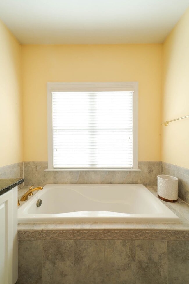 Building Photo - Well Appointed 3 Bedroom 3.5 Bath Townhome in Fairfax