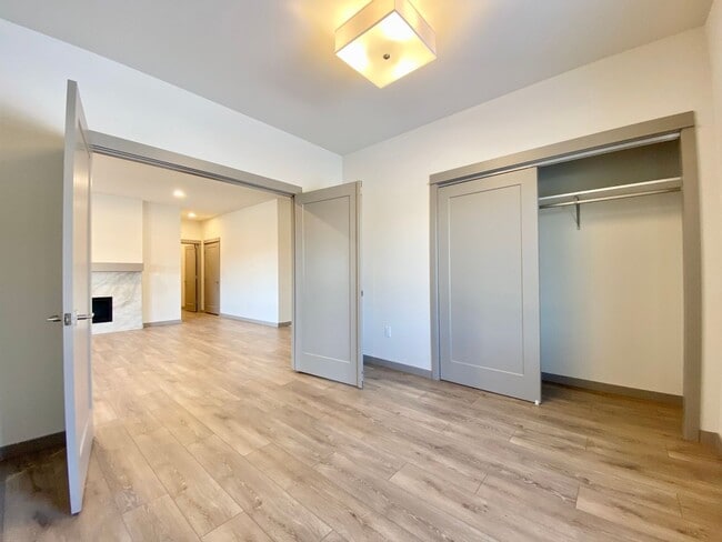 Building Photo - Brand New Luxury Home in Gated Community - Furnished Option Available