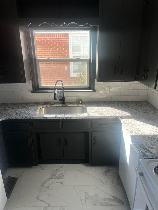 Building Photo - 4518 E 27th St