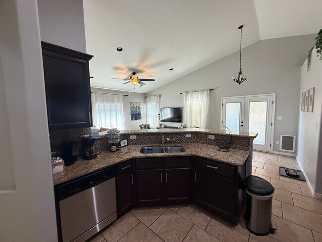 Building Photo - 1815 Lanette Dr