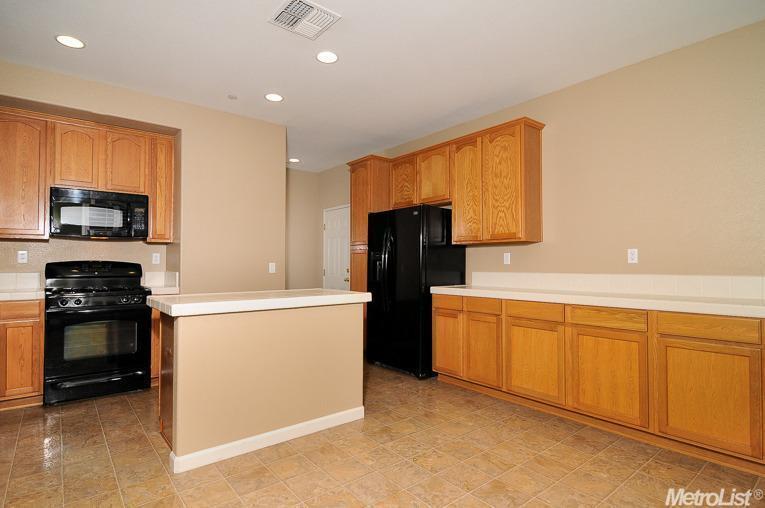 Ample counter space and dinning - 7515 Sheldon Rd