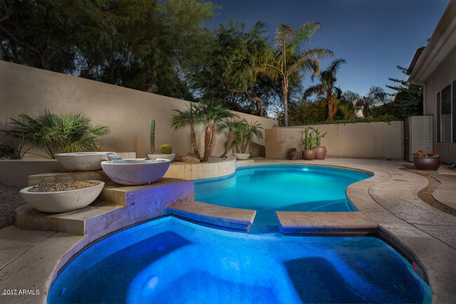 Building Photo - 7371 E Vaquero Dr