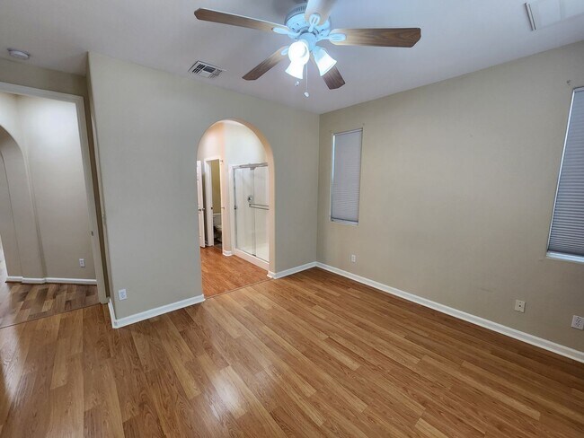Building Photo - Inviting and Warm 3 Bedroom 2 Bath Home in Newman CA
