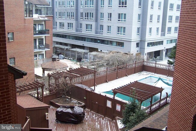 Building Photo - 1029 N Stuart St