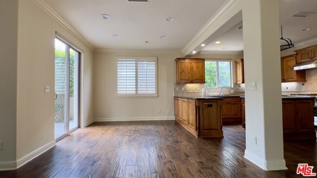 Building Photo - 1011 Green Ln