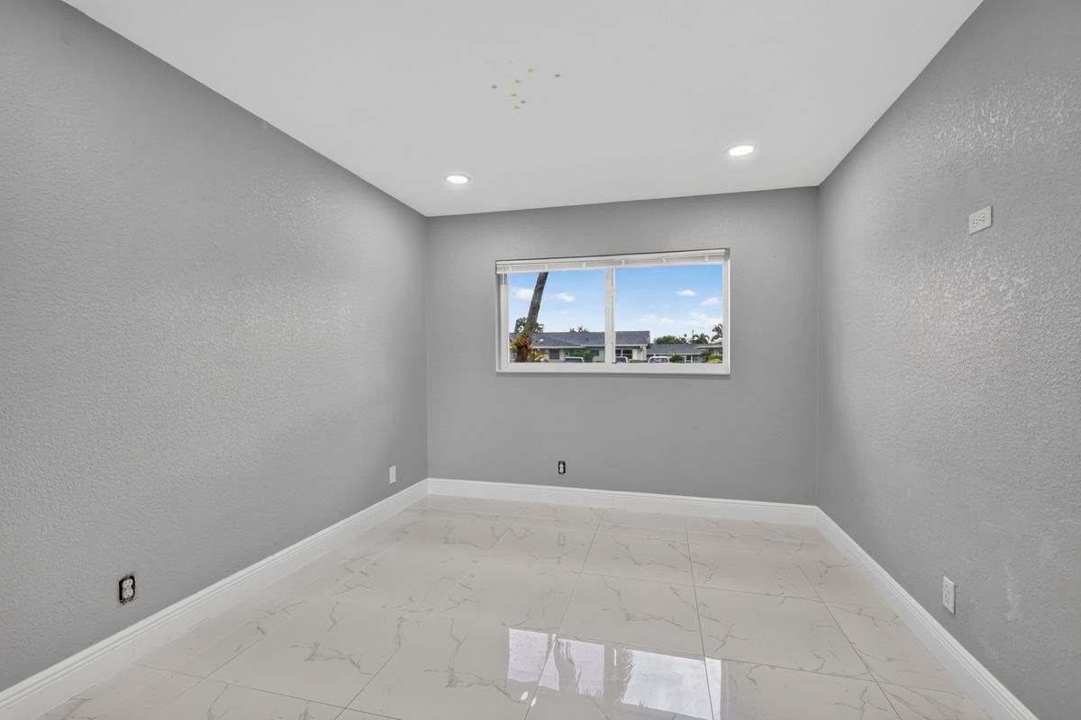 Building Photo - 2601 Crosley Dr W