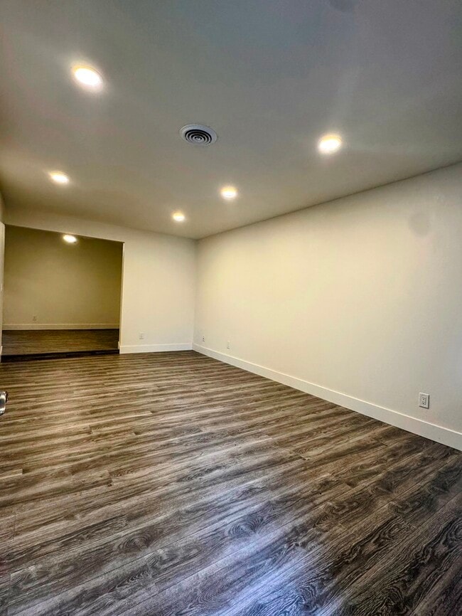 Building Photo - Remodeled 2 Bedroom in Sacramento