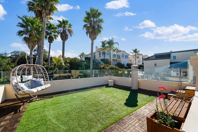 Building Photo - Custom Del Cerro Home with Views
