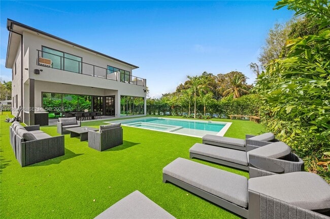 Building Photo - 245 NE 116th St