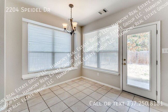 Building Photo - 2204 Speidel Dr