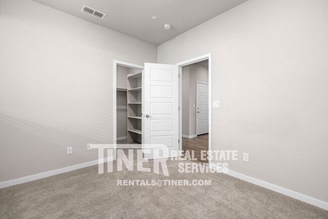 Building Photo - 4224 Roanne Wy