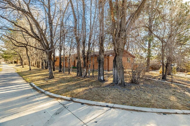 Building Photo - Great 3 Bed 3 Bath Hilltop Home for rent.