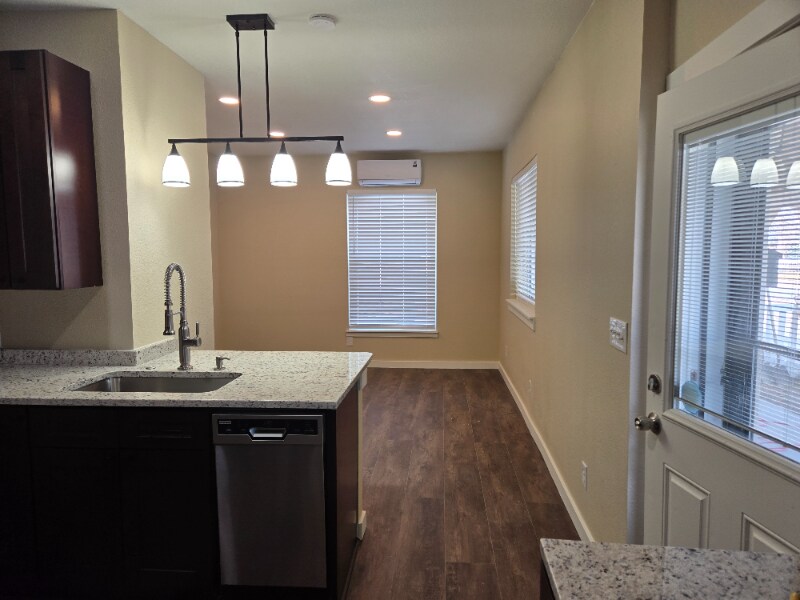 Building Photo - 105 Elbow Ct