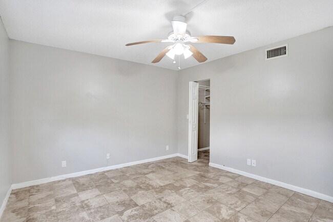 Building Photo - 10585 Royal Palm Blvd