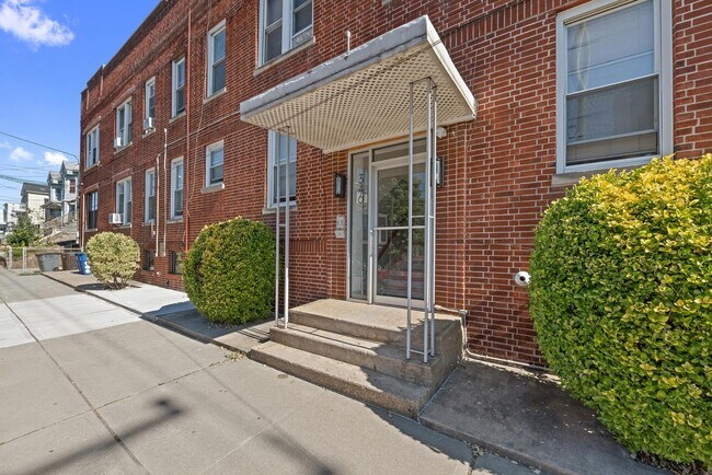 Building Photo - 346 Liberty Ave