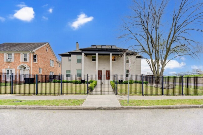 Building Photo - 2202 Wentworth St