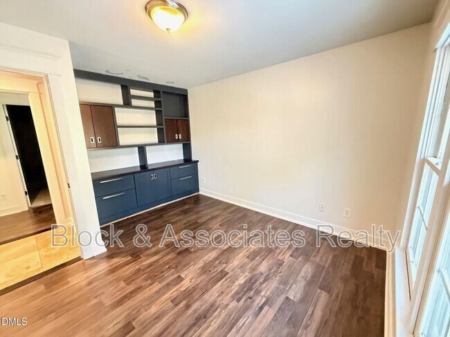 Building Photo - 121 Marilou Ln