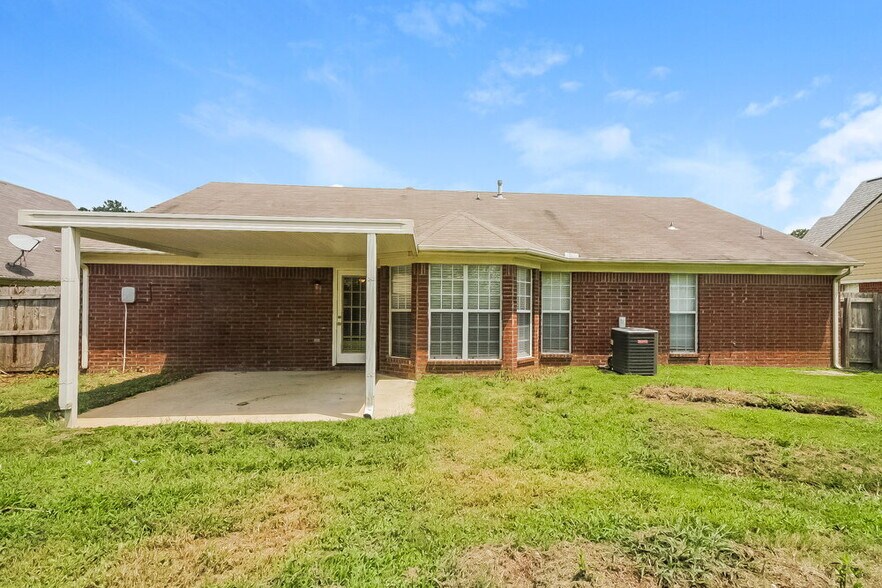 Building Photo - 6465 White Hawk Ln