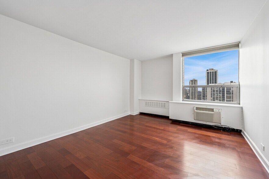 Building Photo - 1360 N Sandburg Ter