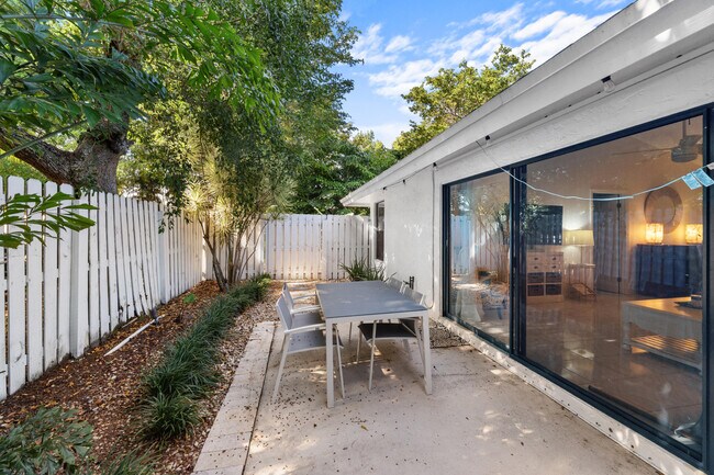 Building Photo - 2221 Florida Blvd