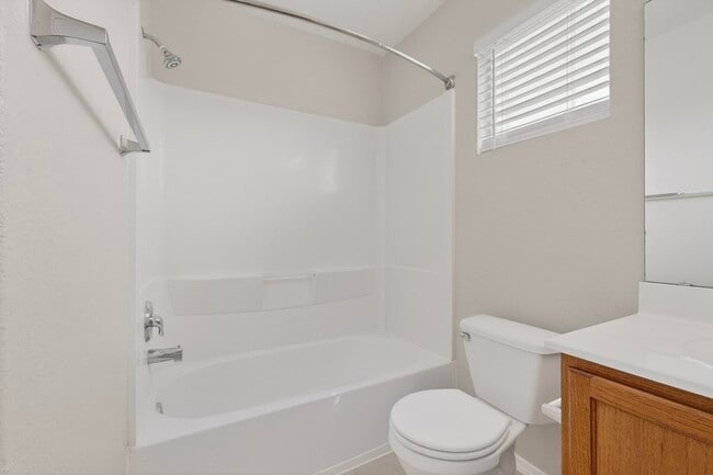 Building Photo - 2713 Violeta Cir SE