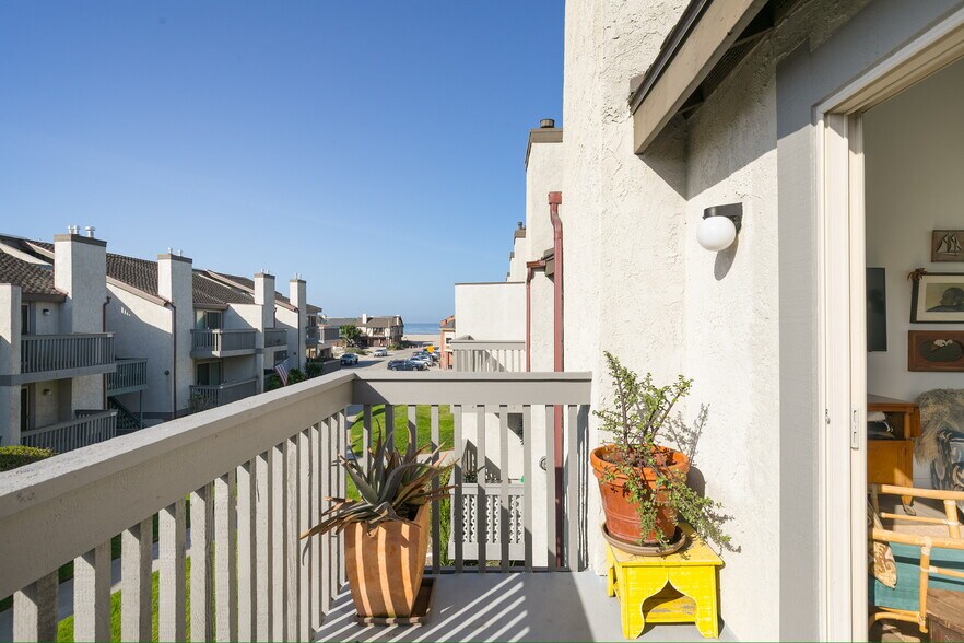 Building Photo - 3042 Sunset Ln