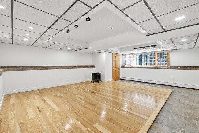 Building Photo - 21 Greenbriar Rd