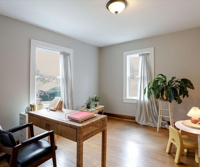 Building Photo - Beautiful New Listing Available August 21, 2026.  Monthly rent $2,100