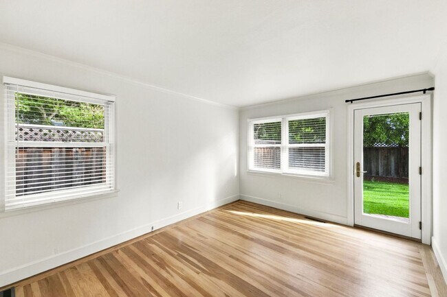 Building Photo - 3223 Bryant St