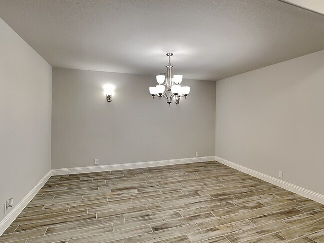 Building Photo - 1204 Sagewood Dr