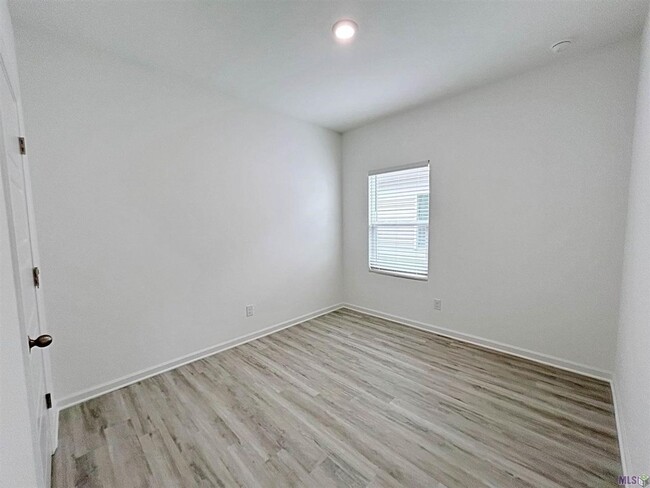 Building Photo - 4 Bedroom House NEAR LSU - Hunters Trace- ...