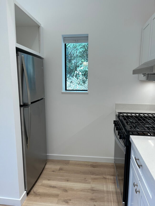 Studio Kitchen - 16575 Franklin Rd