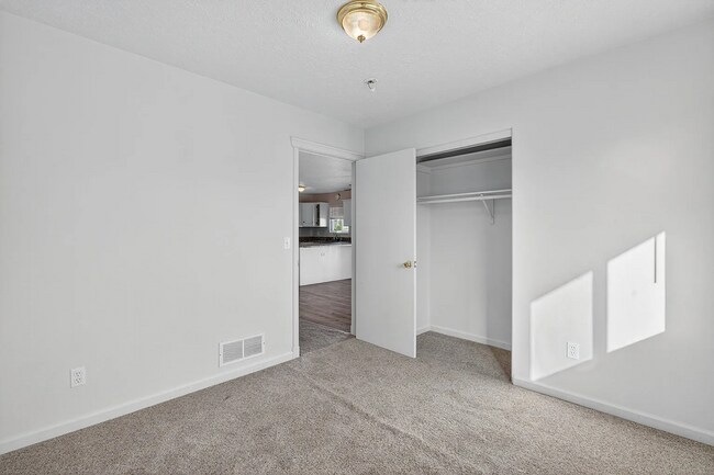 Building Photo - Impressive 5 bed/3 bath twin home in Chubbuck with just under 3000 square feet.