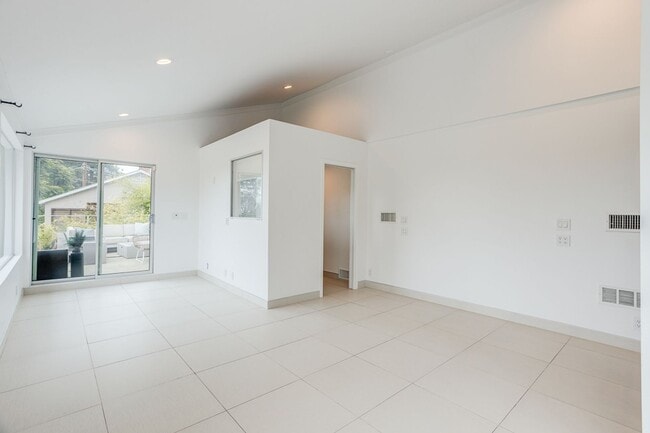 Building Photo - 11354 Sunshine Terrace
