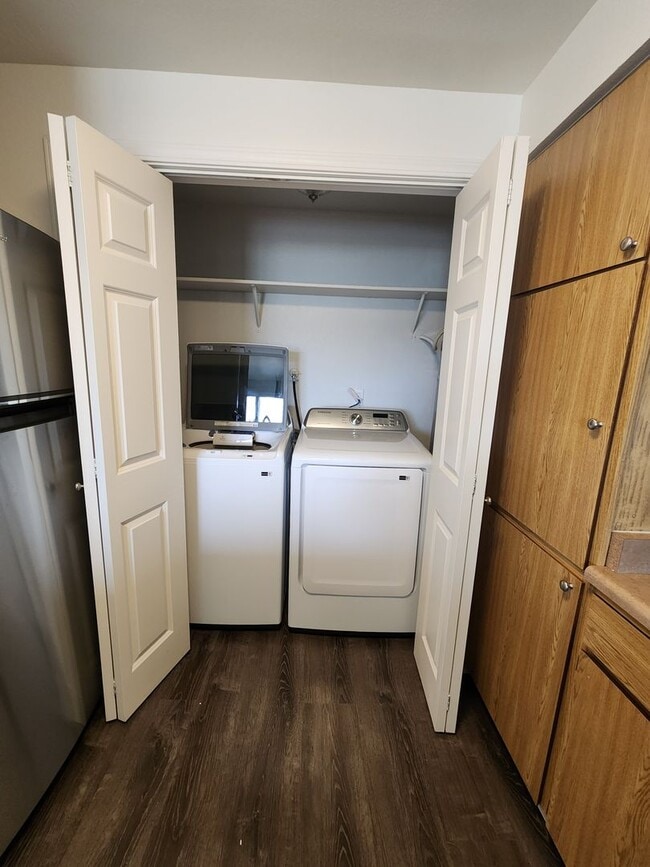 Building Photo - Available Now! Updated 2 bed condo in Central location, utilities included!