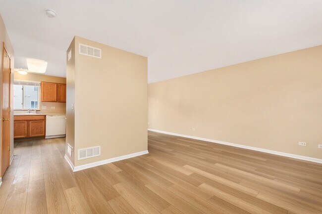 Building Photo - 2611 Canyon Dr