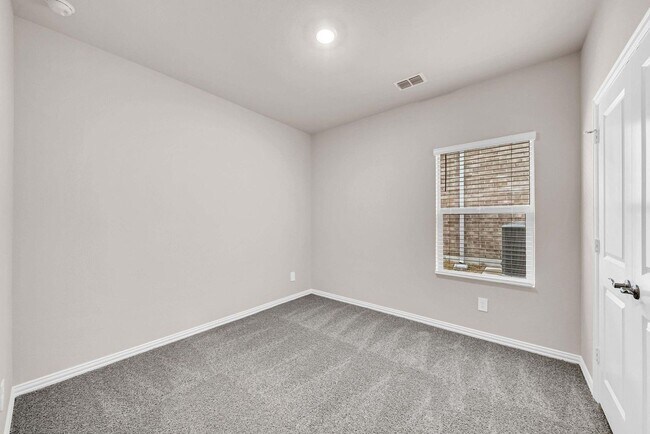 Building Photo - 417 Martell Rd