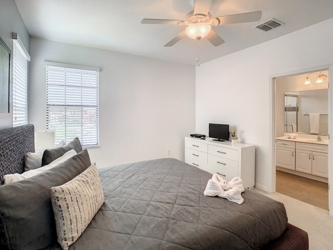 Building Photo - 2533 Rosemont Cir